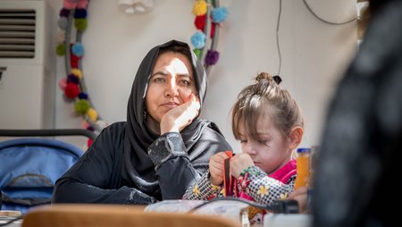 Eine Mutter mit ihrer Tochter im Irak.